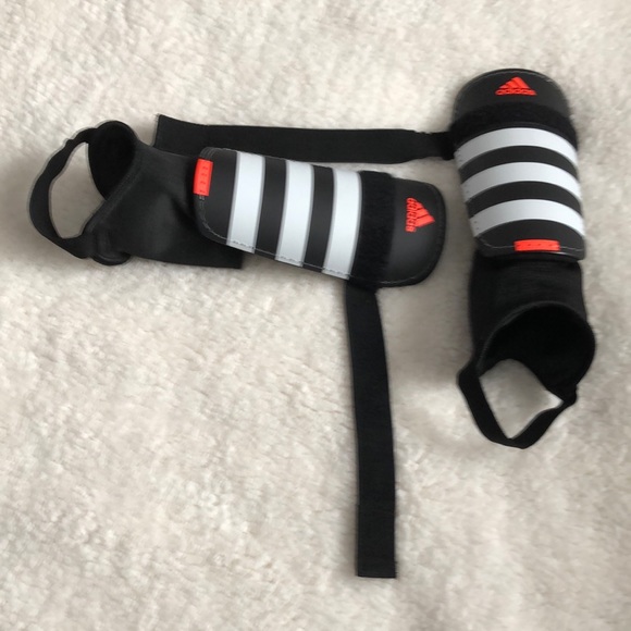 ADIDAS EVERCLUB BLACK/WHITE/SOLAR RED SHINGUARD - Picture 2 of 5